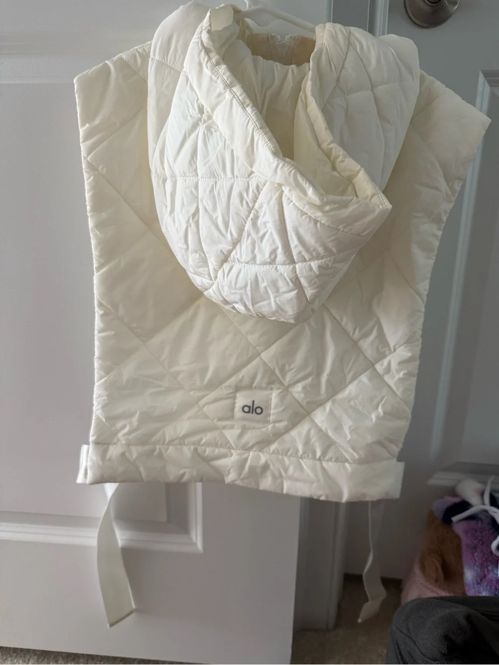 ALO Yoga White Quilted Cropped Hooded Vest